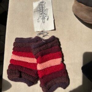 BRAND NEW MITTENS WITH THUMB FINGER - NIRVANA DESIGNS WITH TAG